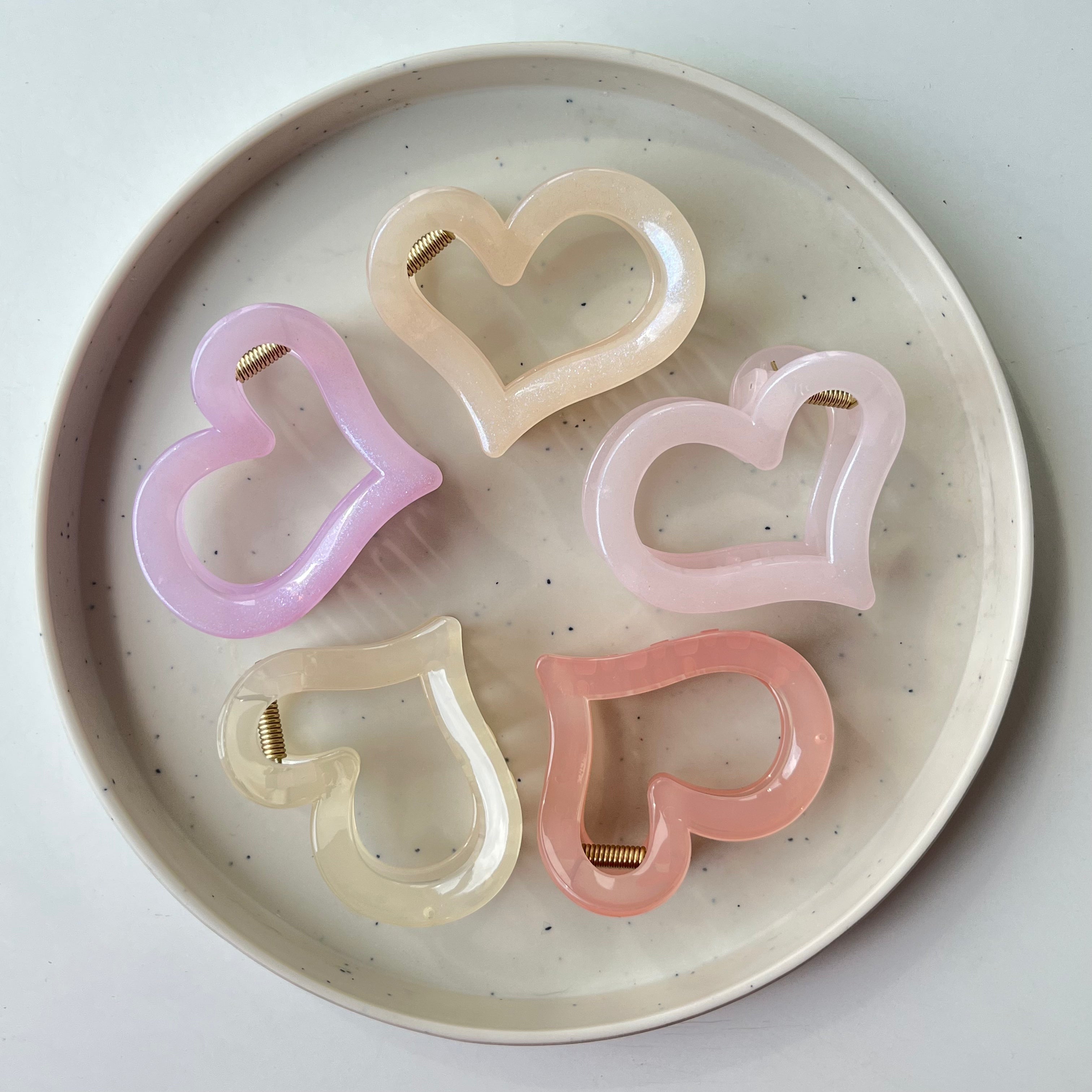 Amora – Heart Claw Clip